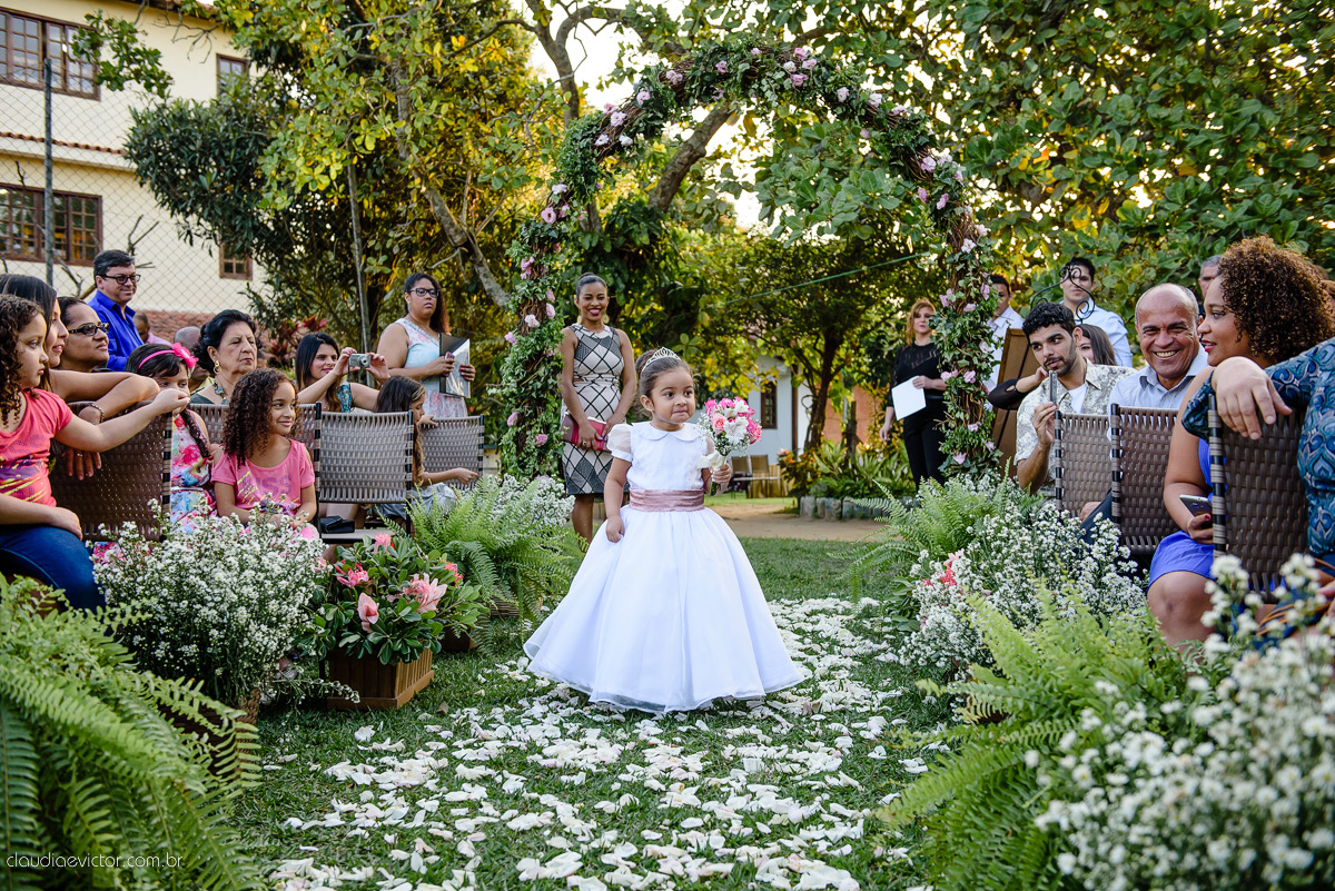 casamento no sitio durante o dia e com um lindo por do sol realizado por fotógrafos de casamento de Vila Velha fotógrafos de casamento de Vitória fotógrafos de casamento de Serra ES. Cerimonia emocionante casamento perfeito e feliz com amigos.