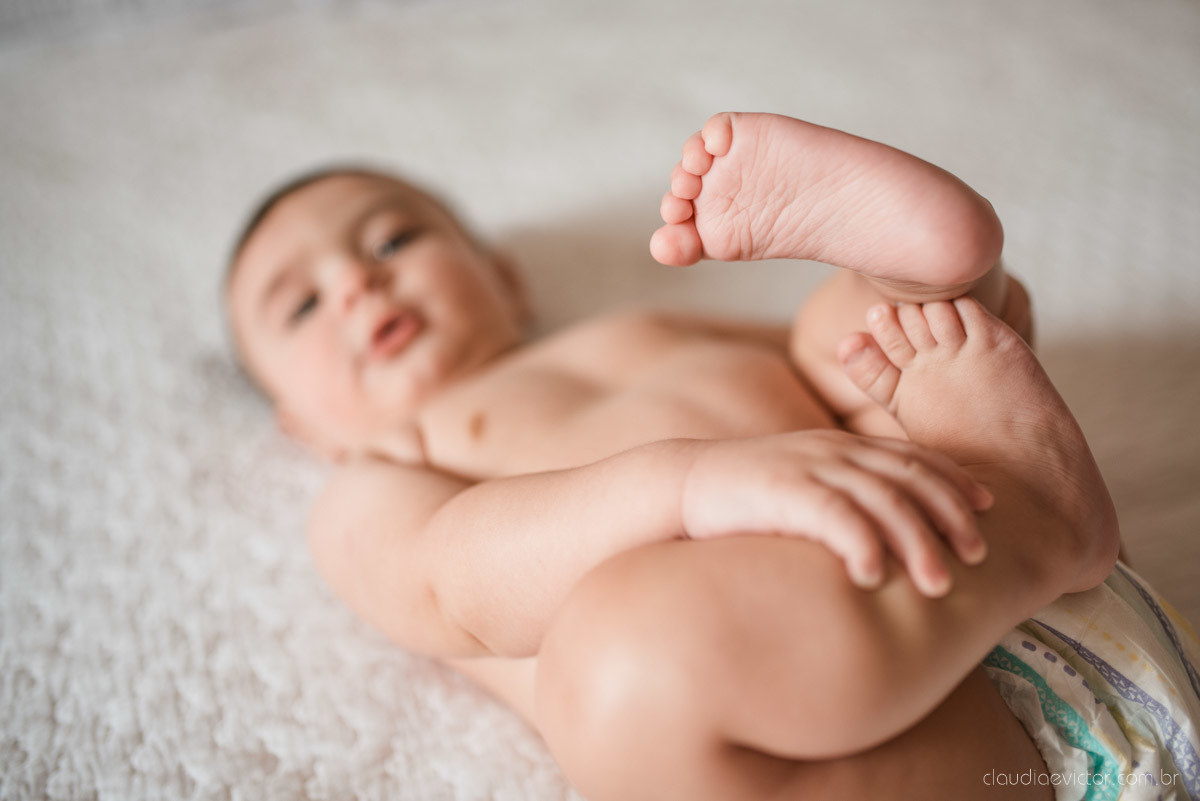 Lindo ensaio infantil lifestyle feito em casa na serra por fotógrafos de casamento em vila velha fotógrafos de casamento em vitória espirito santo es com familia, filhos, cachorro e pais mães e filhos