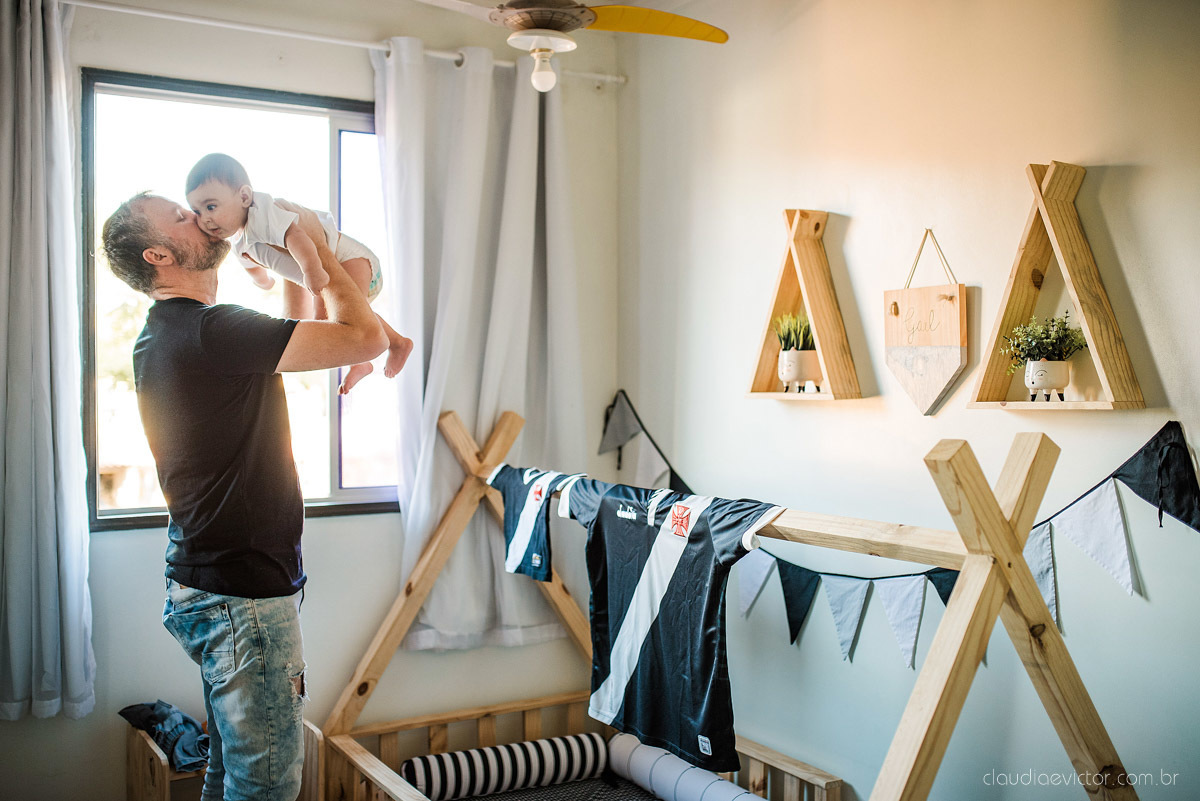 Lindo ensaio infantil lifestyle feito em casa na serra por fotógrafos de casamento em vila velha fotógrafos de casamento em vitória espirito santo es com familia, filhos, cachorro e pais mães e filhos