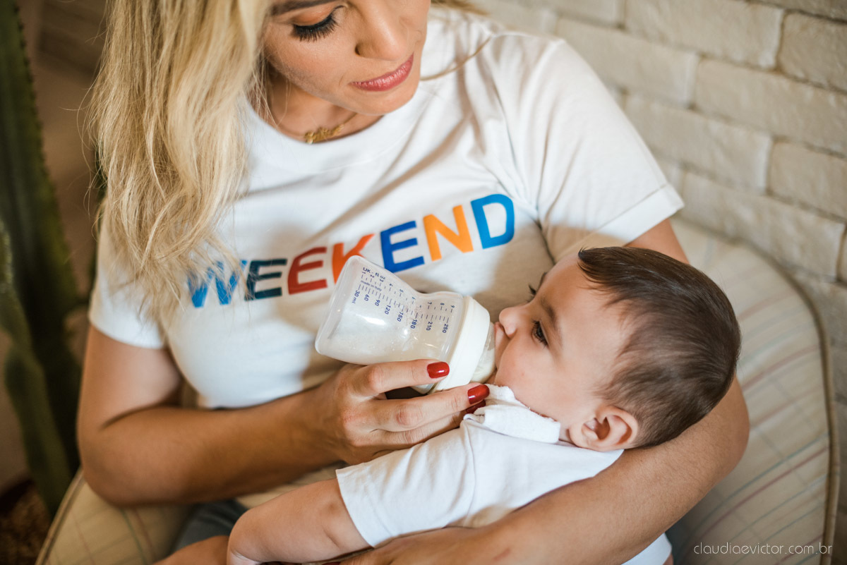 Lindo ensaio infantil lifestyle feito em casa na serra por fotógrafos de casamento em vila velha fotógrafos de casamento em vitória espirito santo es com familia, filhos, cachorro e pais mães e filhos