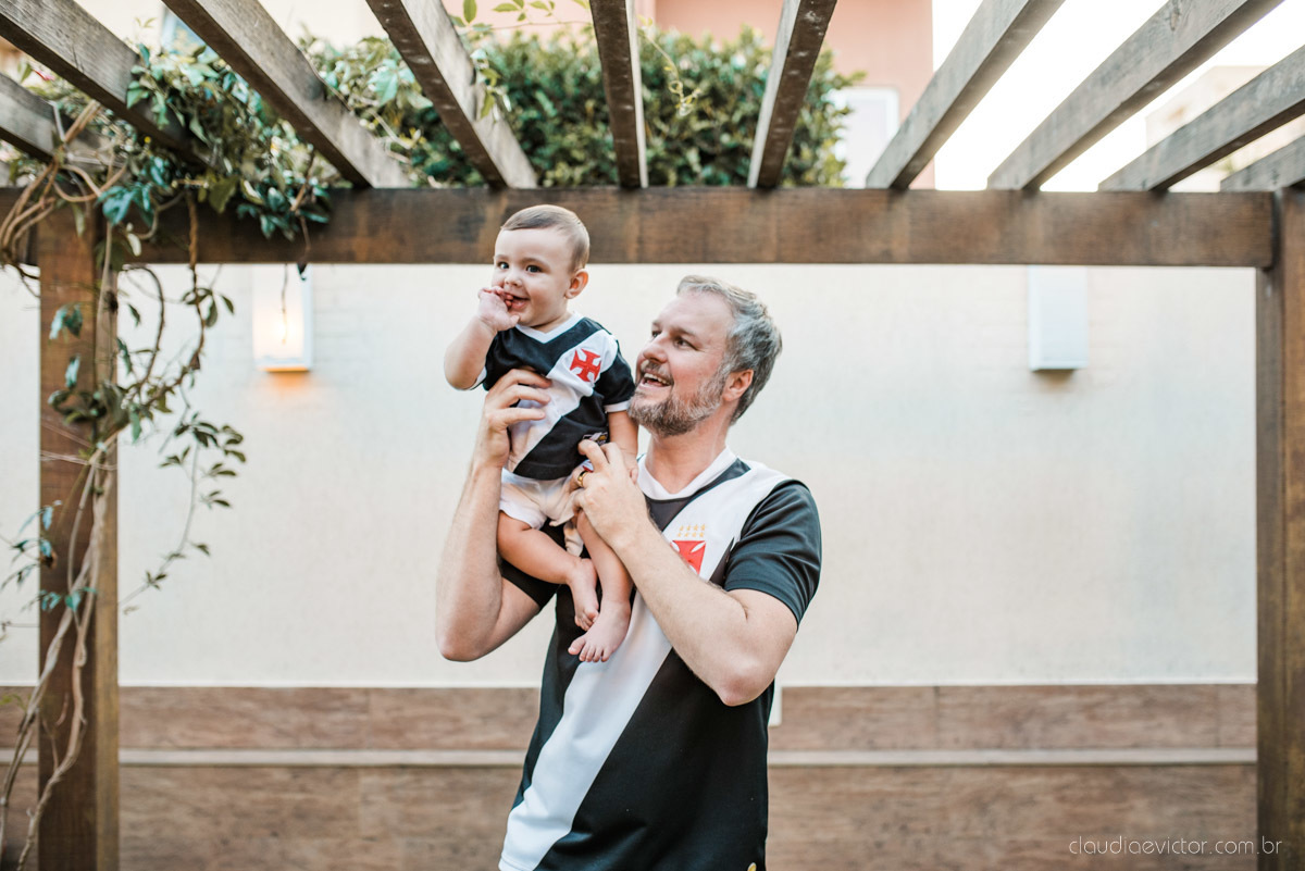 Lindo ensaio infantil lifestyle feito em casa na serra por fotógrafos de casamento em vila velha fotógrafos de casamento em vitória espirito santo es com familia, filhos, cachorro e pais mães e filhos
