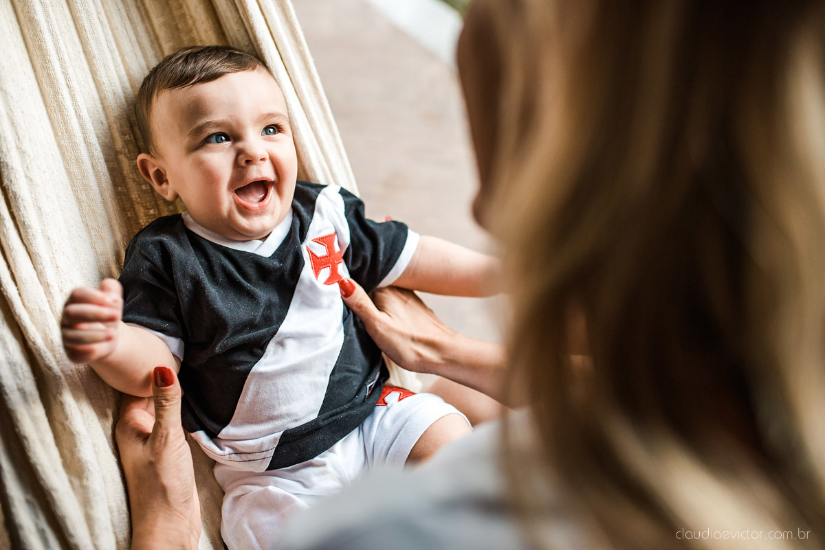 Lindo ensaio infantil lifestyle feito em casa na serra por fotógrafos de casamento em vila velha fotógrafos de casamento em vitória espirito santo es com familia, filhos, cachorro e pais mães e filhos