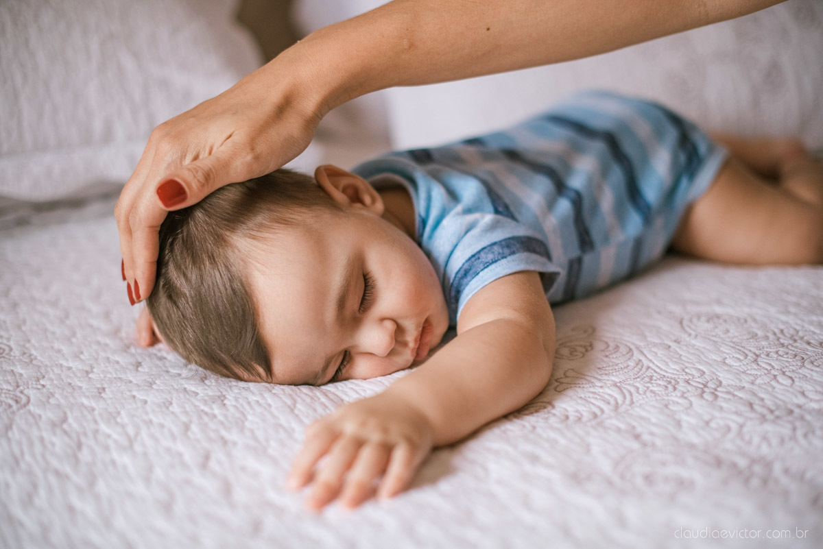 Lindo ensaio infantil lifestyle feito em casa na serra por fotógrafos de casamento em vila velha fotógrafos de casamento em vitória espirito santo es com familia, filhos, cachorro e pais mães e filhos