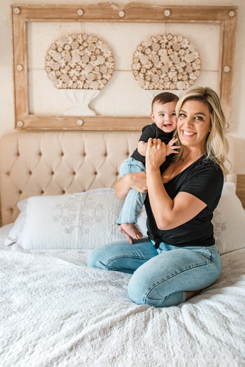 Lindo ensaio infantil lifestyle feito em casa na serra por fotógrafos de casamento em vila velha fotógrafos de casamento em vitória espirito santo es com familia, filhos, cachorro e pais mães e filhos