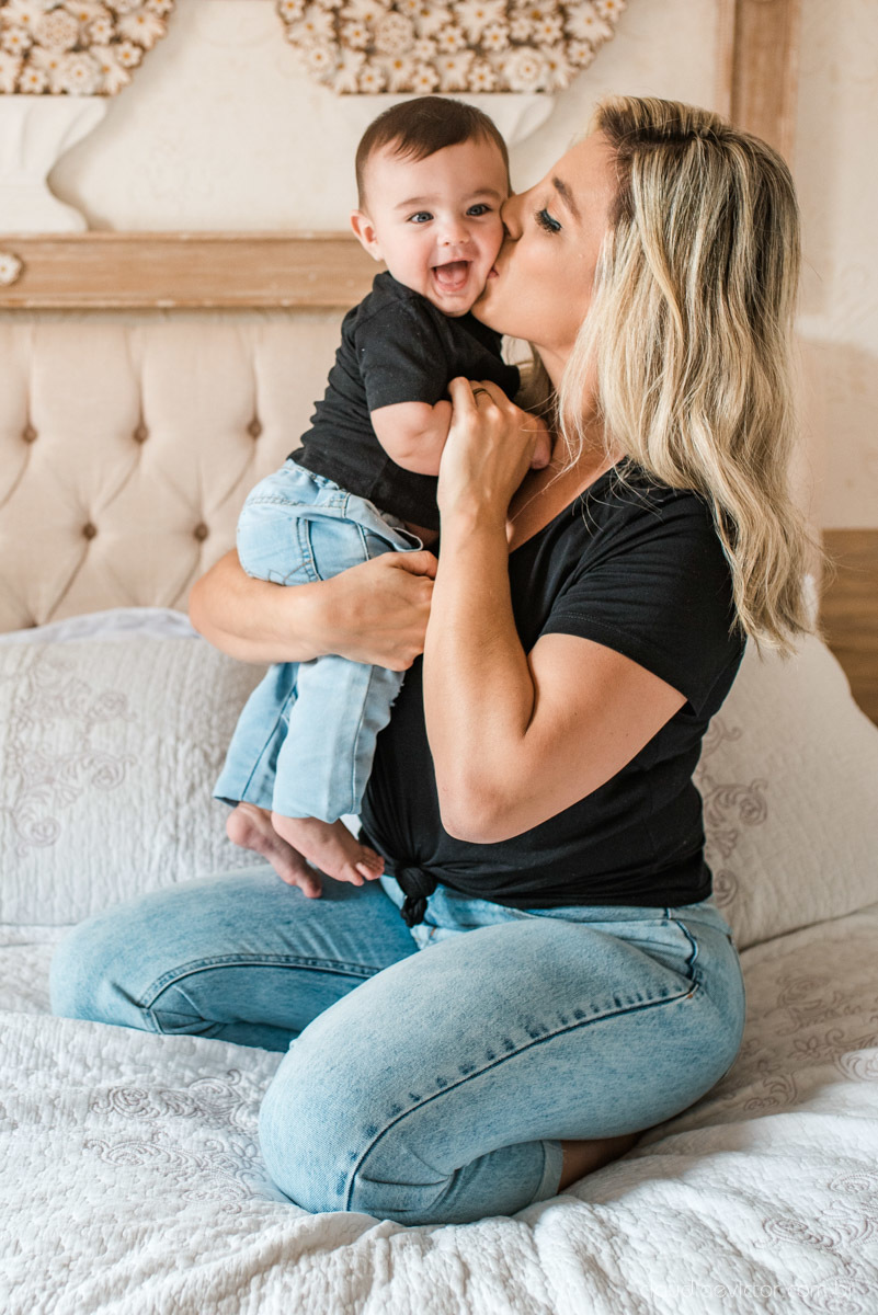 Lindo ensaio infantil lifestyle feito em casa na serra por fotógrafos de casamento em vila velha fotógrafos de casamento em vitória espirito santo es com familia, filhos, cachorro e pais mães e filhos