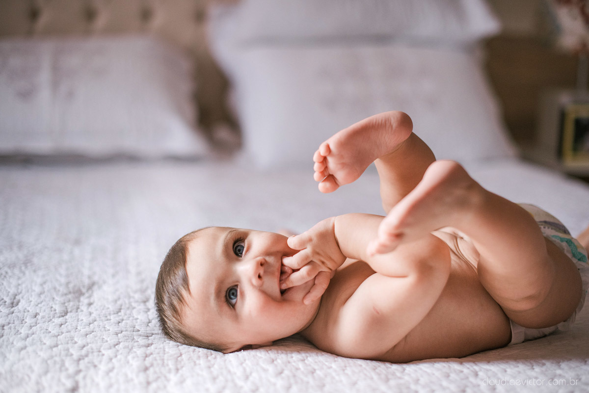 Lindo ensaio infantil lifestyle feito em casa na serra por fotógrafos de casamento em vila velha fotógrafos de casamento em vitória espirito santo es com familia, filhos, cachorro e pais mães e filhos