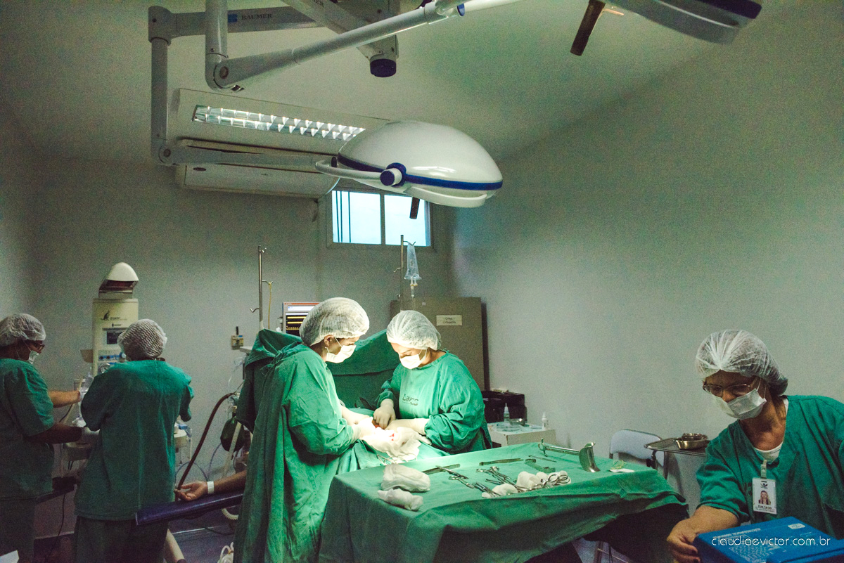 Fotografia de nascimento feita por fotógrafos de casamento de Vila Velha  fotógrafos de casamento de Vitória fotógrafos de casamento de Serra Espírito Santo ES. Fotos emocionantes de parto