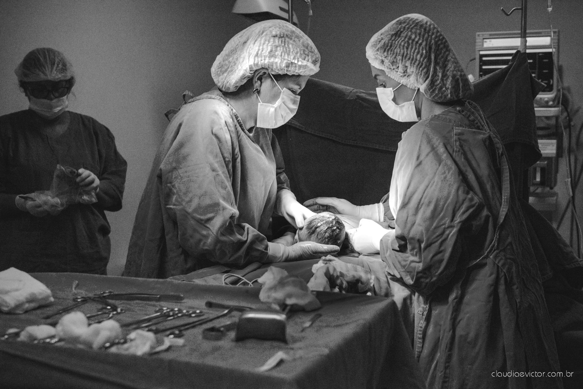 Fotografia de nascimento feita por fotógrafos de casamento de Vila Velha  fotógrafos de casamento de Vitória fotógrafos de casamento de Serra Espírito Santo ES. Fotos emocionantes de parto