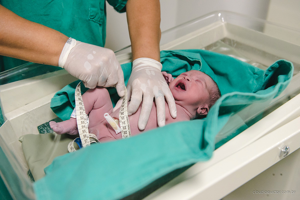 Fotografia de nascimento feita por fotógrafos de casamento de Vila Velha  fotógrafos de casamento de Vitória fotógrafos de casamento de Serra Espírito Santo ES. Fotos emocionantes de parto