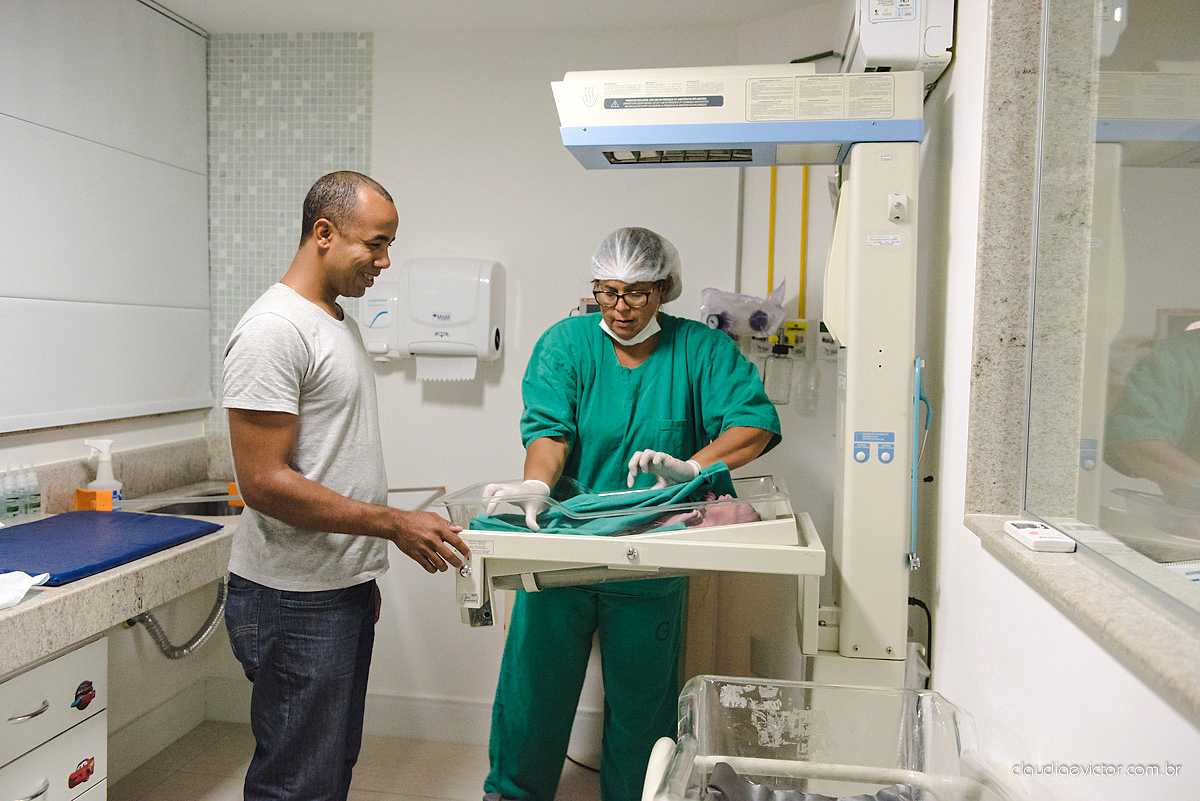 Fotografia de nascimento feita por fotógrafos de casamento de Vila Velha  fotógrafos de casamento de Vitória fotógrafos de casamento de Serra Espírito Santo ES. Fotos emocionantes de parto
