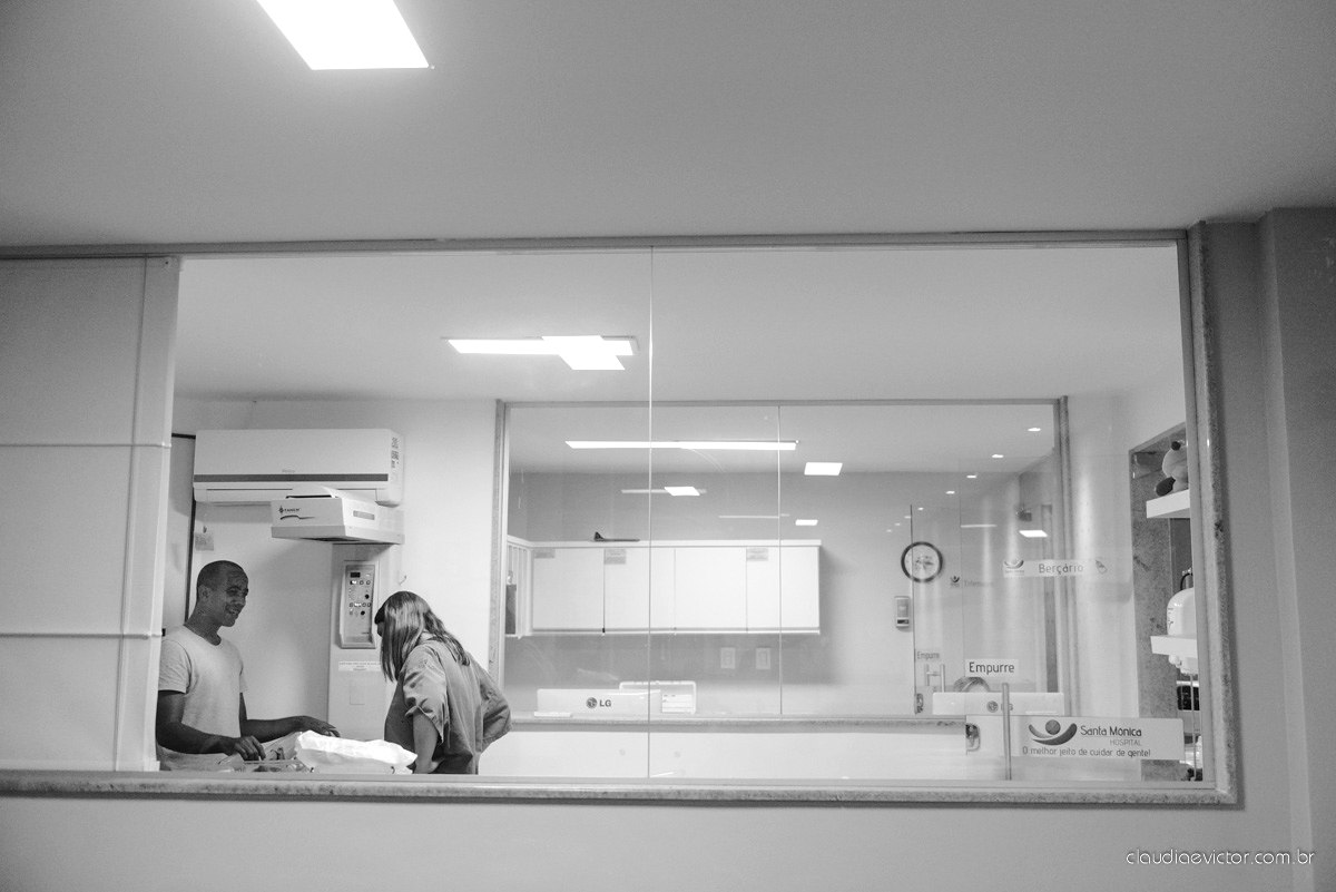 Fotografia de nascimento feita por fotógrafos de casamento de Vila Velha  fotógrafos de casamento de Vitória fotógrafos de casamento de Serra Espírito Santo ES. Fotos emocionantes de parto