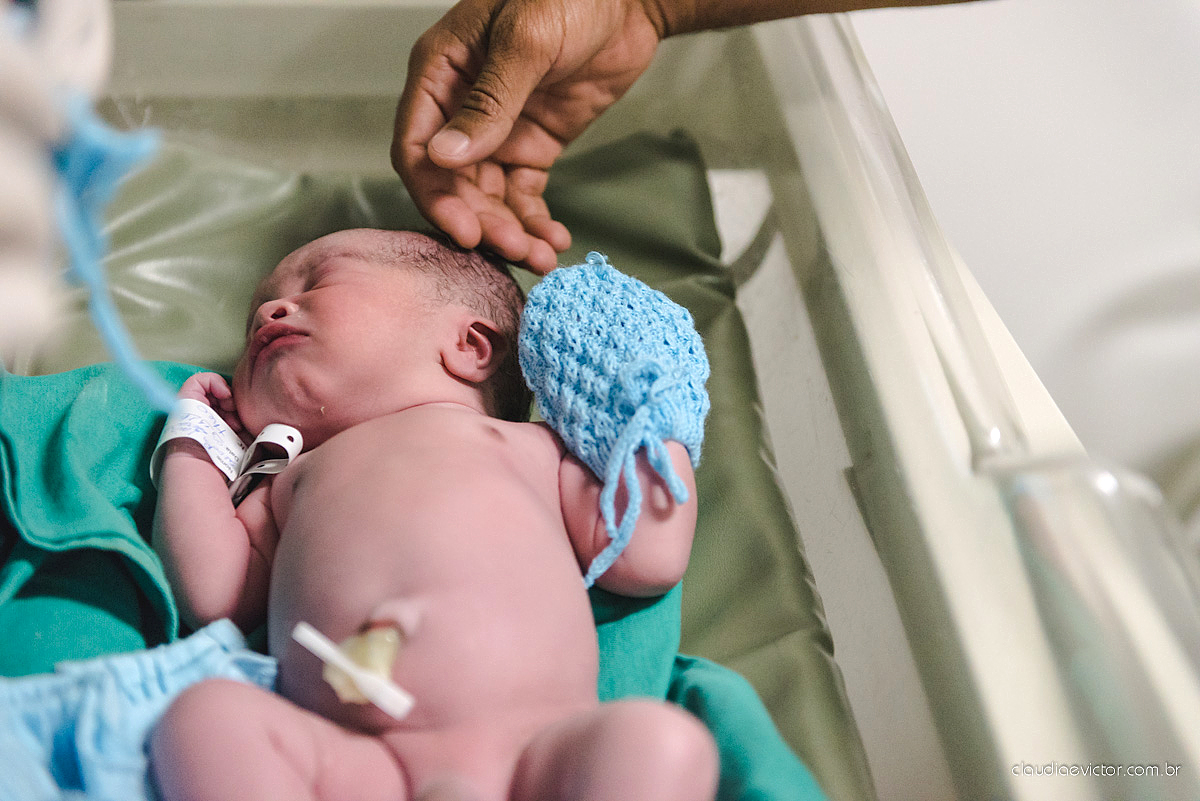 Fotografia de nascimento feita por fotógrafos de casamento de Vila Velha  fotógrafos de casamento de Vitória fotógrafos de casamento de Serra Espírito Santo ES. Fotos emocionantes de parto