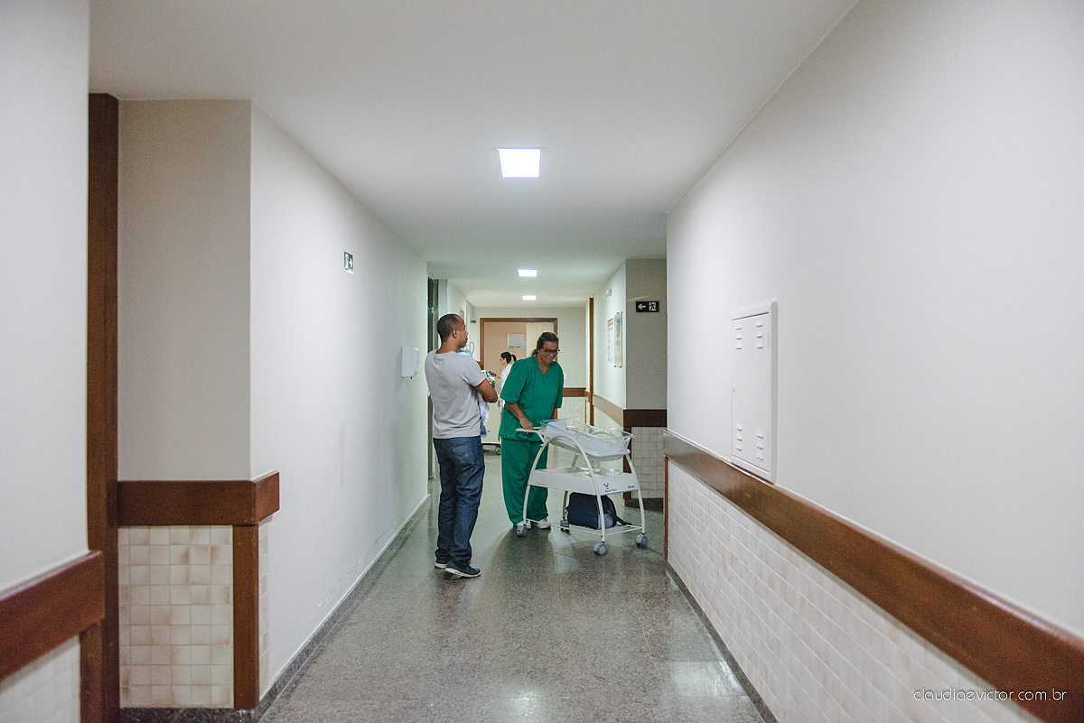 Fotografia de nascimento feita por fotógrafos de casamento de Vila Velha  fotógrafos de casamento de Vitória fotógrafos de casamento de Serra Espírito Santo ES. Fotos emocionantes de parto