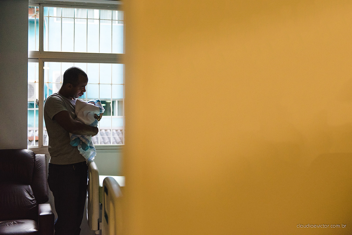 Fotografia de nascimento feita por fotógrafos de casamento de Vila Velha  fotógrafos de casamento de Vitória fotógrafos de casamento de Serra Espírito Santo ES. Fotos emocionantes de parto