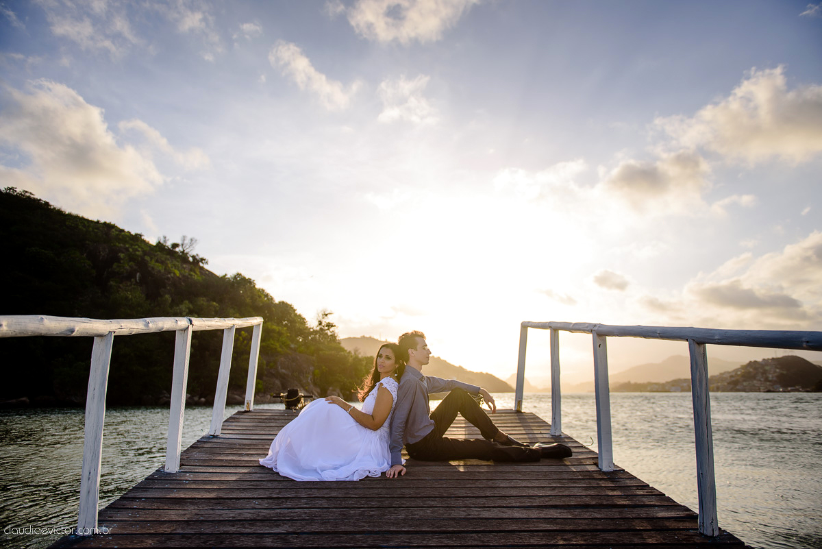 Ensaio realizado por fotógrafos de casamento de Vila velha fotógrafos de casamento de Vitória fotógrafos de casamento de Serra Espirito Santo ES com um lindo casal apaixonado e com belas paisagens e por do sol