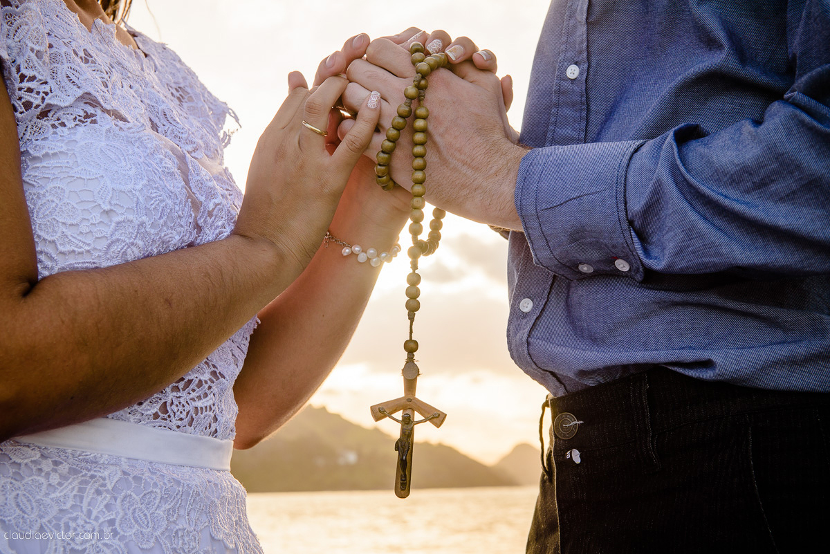 Ensaio realizado por fotógrafos de casamento de Vila velha fotógrafos de casamento de Vitória fotógrafos de casamento de Serra Espirito Santo ES com um lindo casal apaixonado e com belas paisagens e por do sol