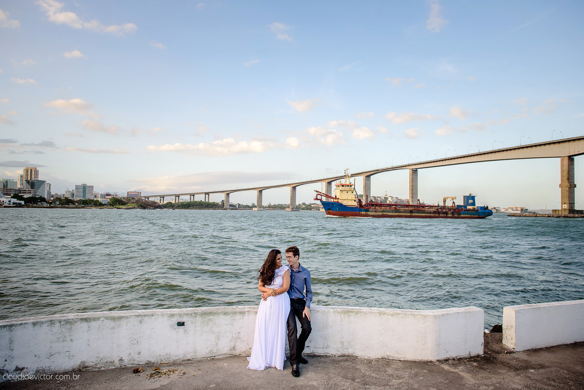 Ensaio realizado por fotógrafos de casamento de Vila velha fotógrafos de casamento de Vitória fotógrafos de casamento de Serra Espirito Santo ES com um lindo casal apaixonado e com belas paisagens e por do sol