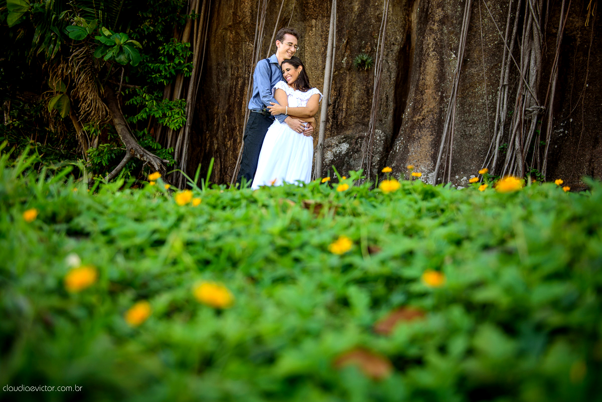 Ensaio realizado por fotógrafos de casamento de Vila velha fotógrafos de casamento de Vitória fotógrafos de casamento de Serra Espirito Santo ES com um lindo casal apaixonado e com belas paisagens e por do sol