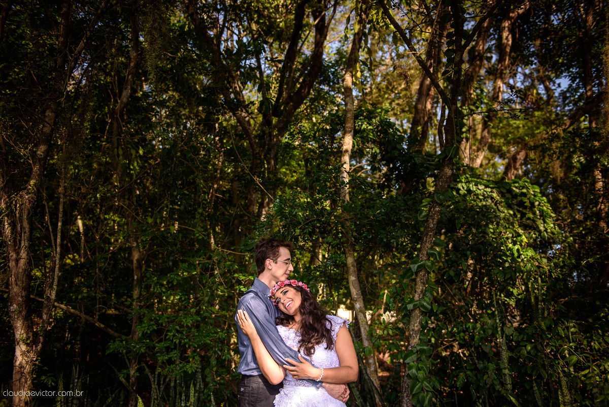 Ensaio realizado por fotógrafos de casamento de Vila velha fotógrafos de casamento de Vitória fotógrafos de casamento de Serra Espirito Santo ES com um lindo casal apaixonado e com belas paisagens e por do sol