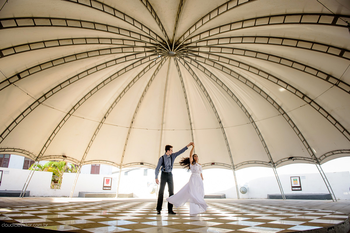 Ensaio realizado por fotógrafos de casamento de Vila velha fotógrafos de casamento de Vitória fotógrafos de casamento de Serra Espirito Santo ES com um lindo casal apaixonado e com belas paisagens e por do sol