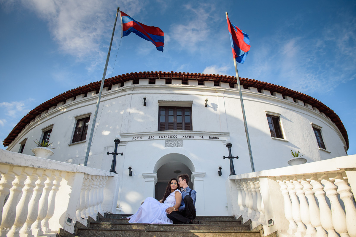 Ensaio realizado por fotógrafos de casamento de Vila velha fotógrafos de casamento de Vitória fotógrafos de casamento de Serra Espirito Santo ES com um lindo casal apaixonado e com belas paisagens e por do sol