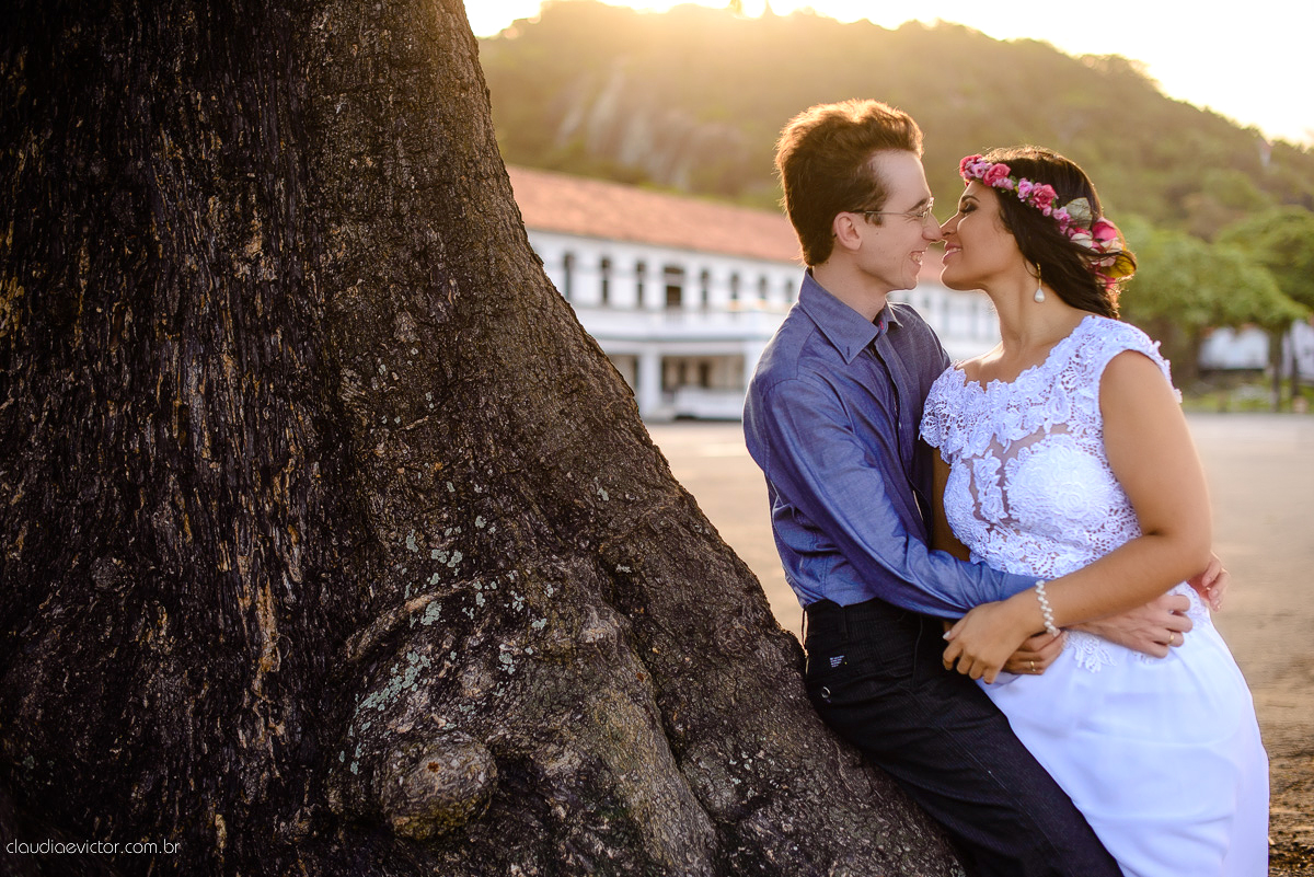 Ensaio realizado por fotógrafos de casamento de Vila velha fotógrafos de casamento de Vitória fotógrafos de casamento de Serra Espirito Santo ES com um lindo casal apaixonado e com belas paisagens e por do sol