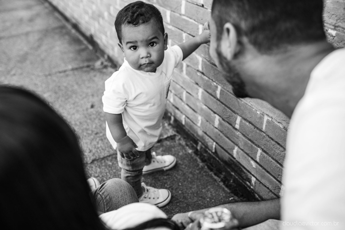 Lindo ensaio infantil realizado na Ilha do Frade por fotógrafos de casamento em vila velha fotógrafos de casamento em vitória fotógrafos de casamento em serra e Guarapari com criança por do sol e fotos de família com roupa mãe e filho