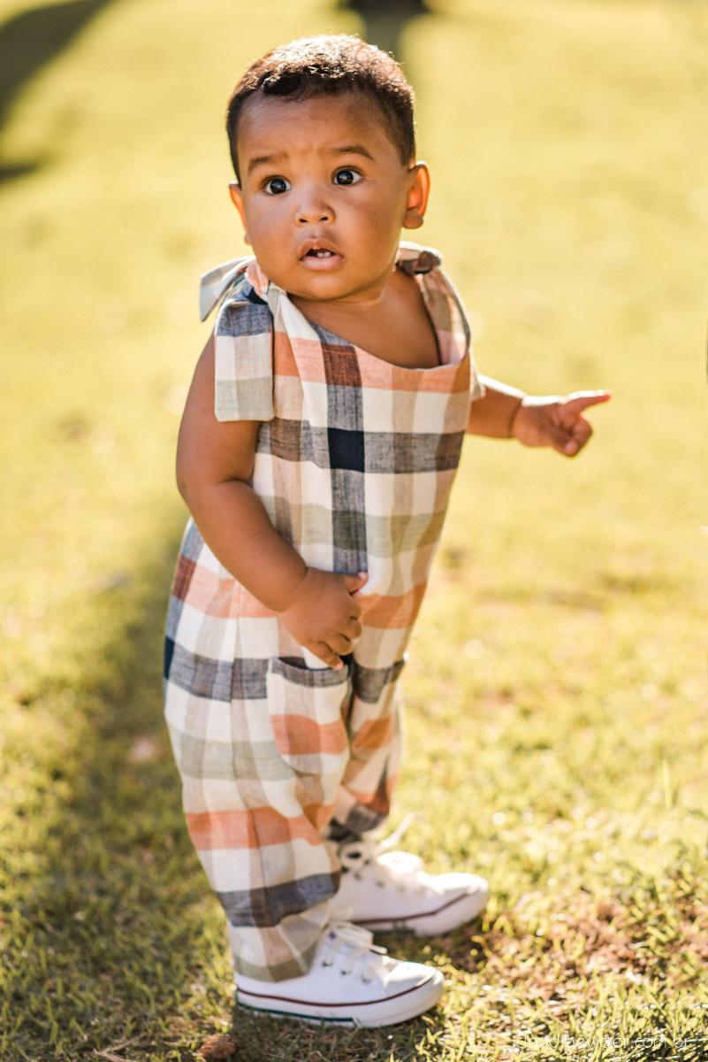 Lindo ensaio infantil realizado na Ilha do Frade por fotógrafos de casamento em vila velha fotógrafos de casamento em vitória fotógrafos de casamento em serra e Guarapari com criança por do sol e fotos de família com roupa mãe e filho