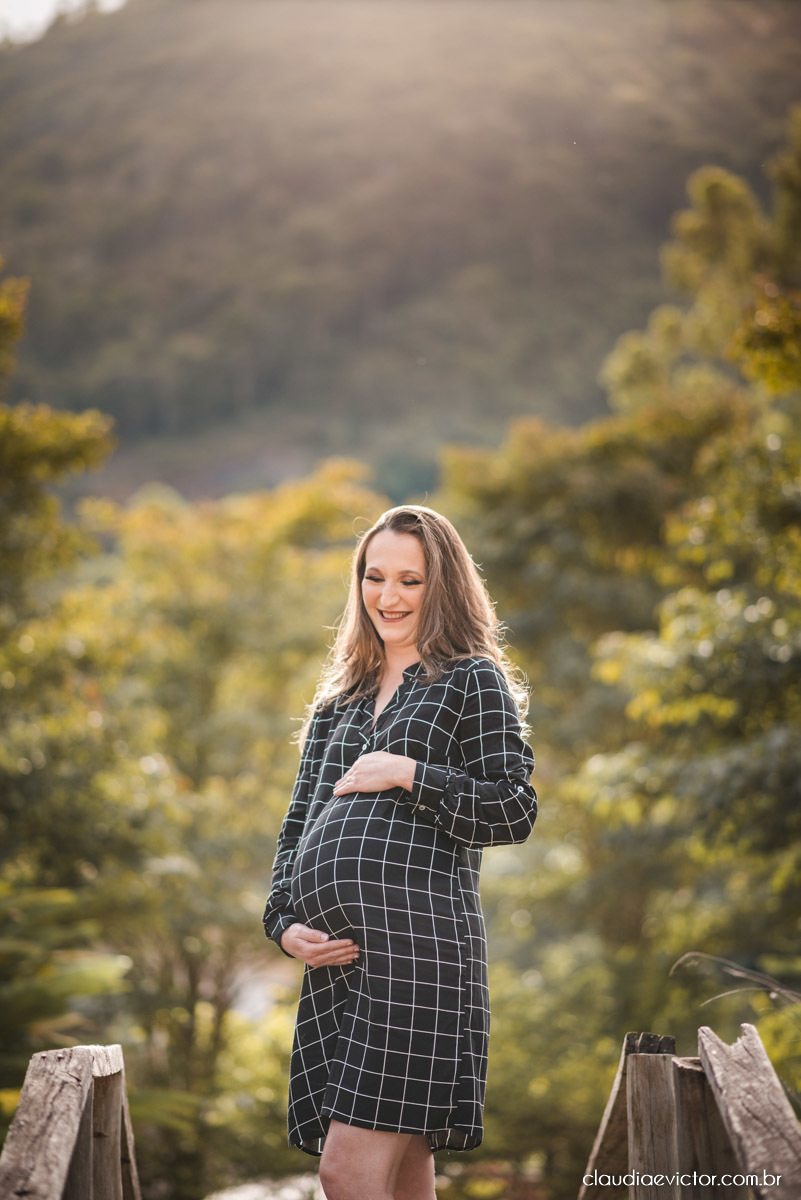 Lindo ensaio de gestante grávida feito em Ibatiba na chácara 3g feito por fotógrafos de casamento em vila velha fotógrafos de casamento em vitória fotógrafos de casamento em serra espirito santo es com por do sol e sitio fotos de familia