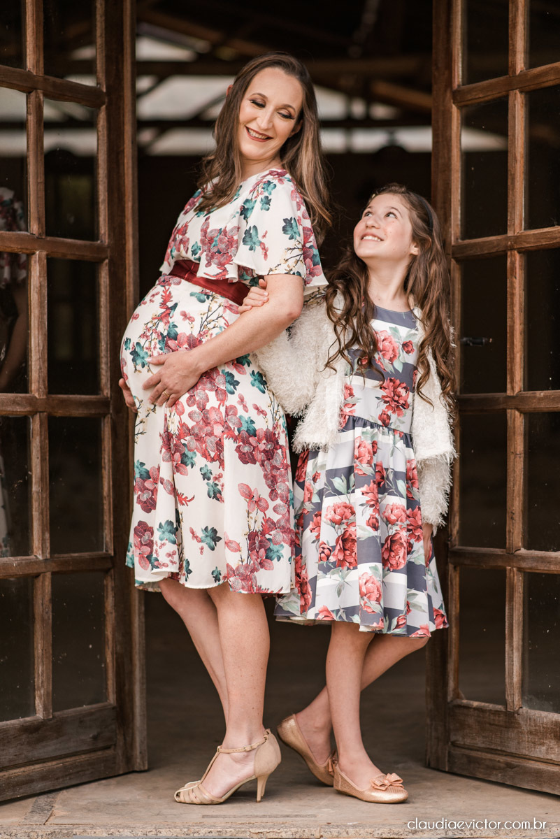 Lindo ensaio de gestante grávida feito em Ibatiba na chácara 3g feito por fotógrafos de casamento em vila velha fotógrafos de casamento em vitória fotógrafos de casamento em serra espirito santo es com por do sol e sitio fotos de familia