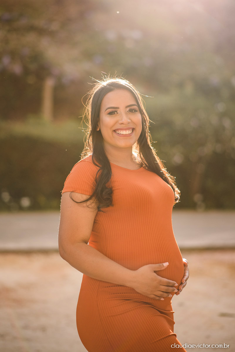 Lindo ensaio de gestante e casal em pedra azul por fotógrafos de casamento em vila velha espirito santo fotografos de casamento em vitória fotógrafos de casamento em serra es com grávida por do sol e fotos no campo