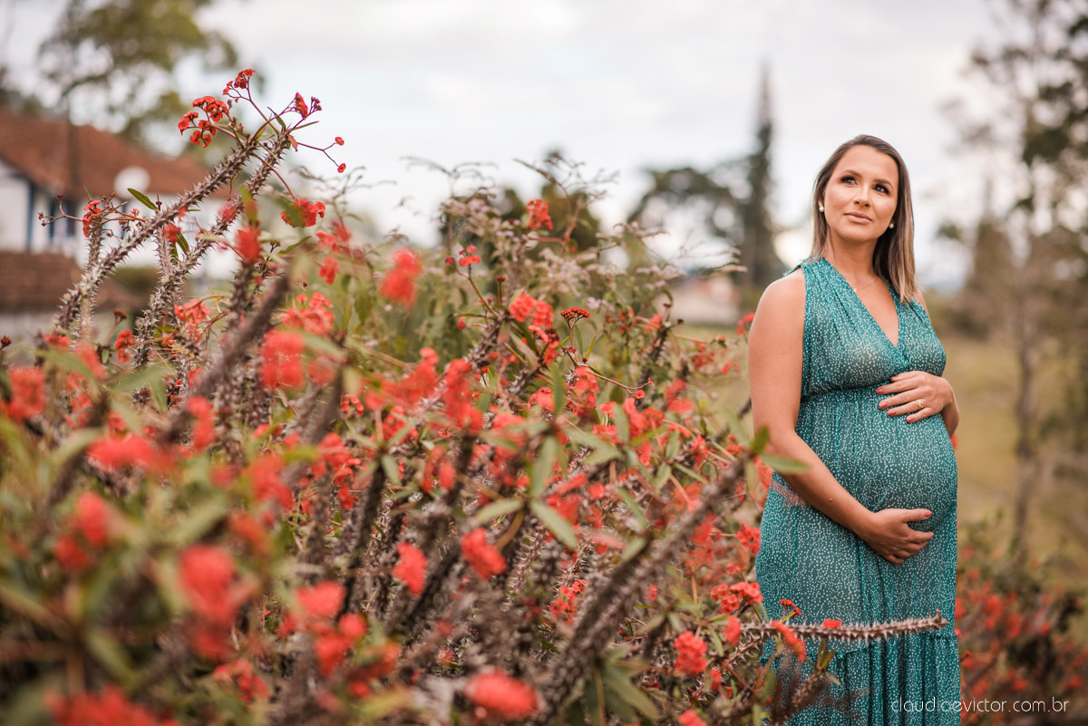 Lindo ensaio de gestante e grávida por fotógrafos de casamento em vila velha espirito santo es fotógrafos de casamento em vitória fotógrafos de casamento em serra com por do sol praia e fotos em família praia de itapoã e barcos de pescador