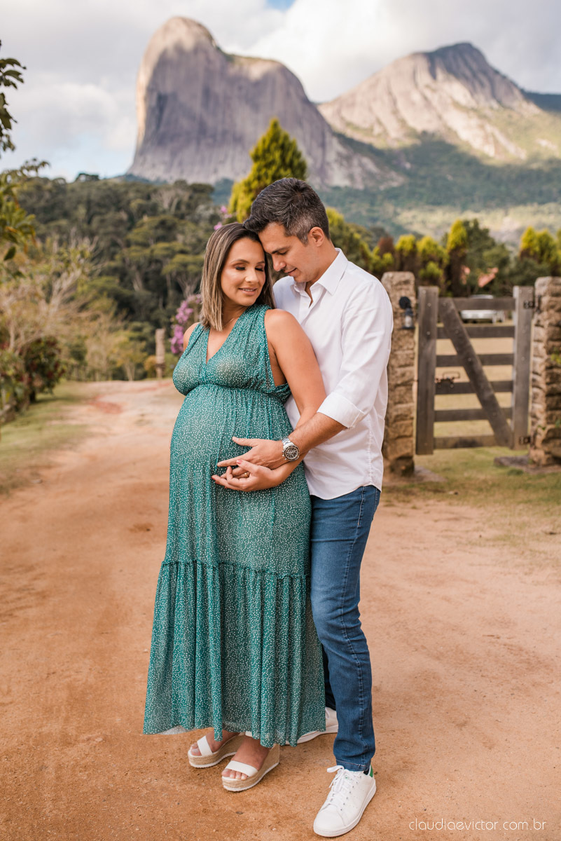 Lindo ensaio de gestante e grávida por fotógrafos de casamento em vila velha espirito santo es fotógrafos de casamento em vitória fotógrafos de casamento em serra com por do sol praia e fotos em família praia de itapoã e barcos de pescador