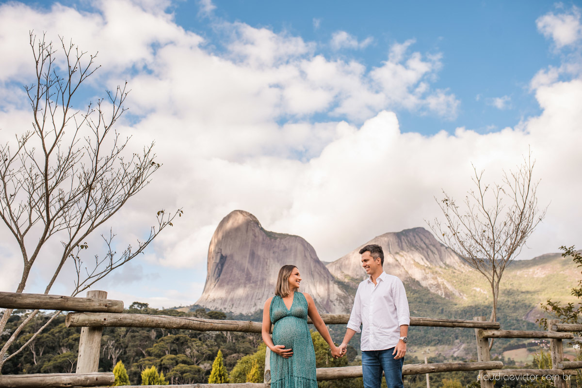 Lindo ensaio de gestante e grávida por fotógrafos de casamento em vila velha espirito santo es fotógrafos de casamento em vitória fotógrafos de casamento em serra com por do sol praia e fotos em família praia de itapoã e barcos de pescador