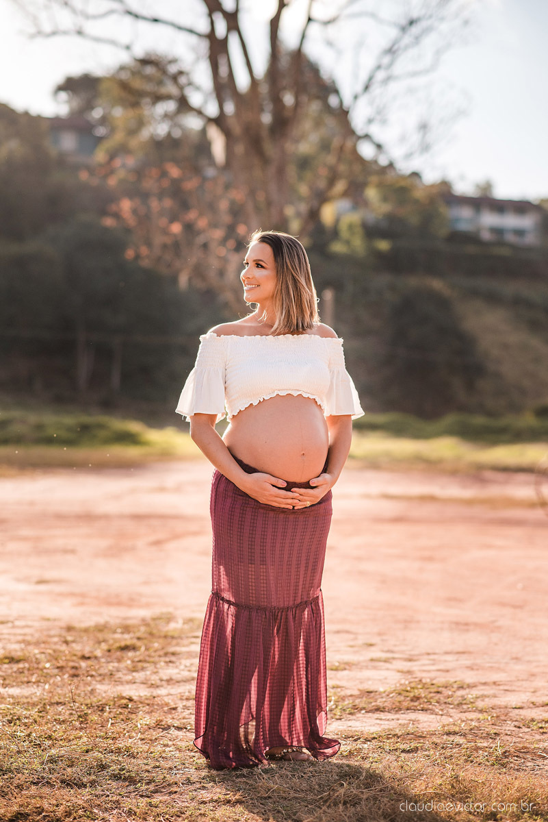 Lindo ensaio de gestante e grávida por fotógrafos de casamento em vila velha espirito santo es fotógrafos de casamento em vitória fotógrafos de casamento em serra com por do sol praia e fotos em família praia de itapoã e barcos de pescador