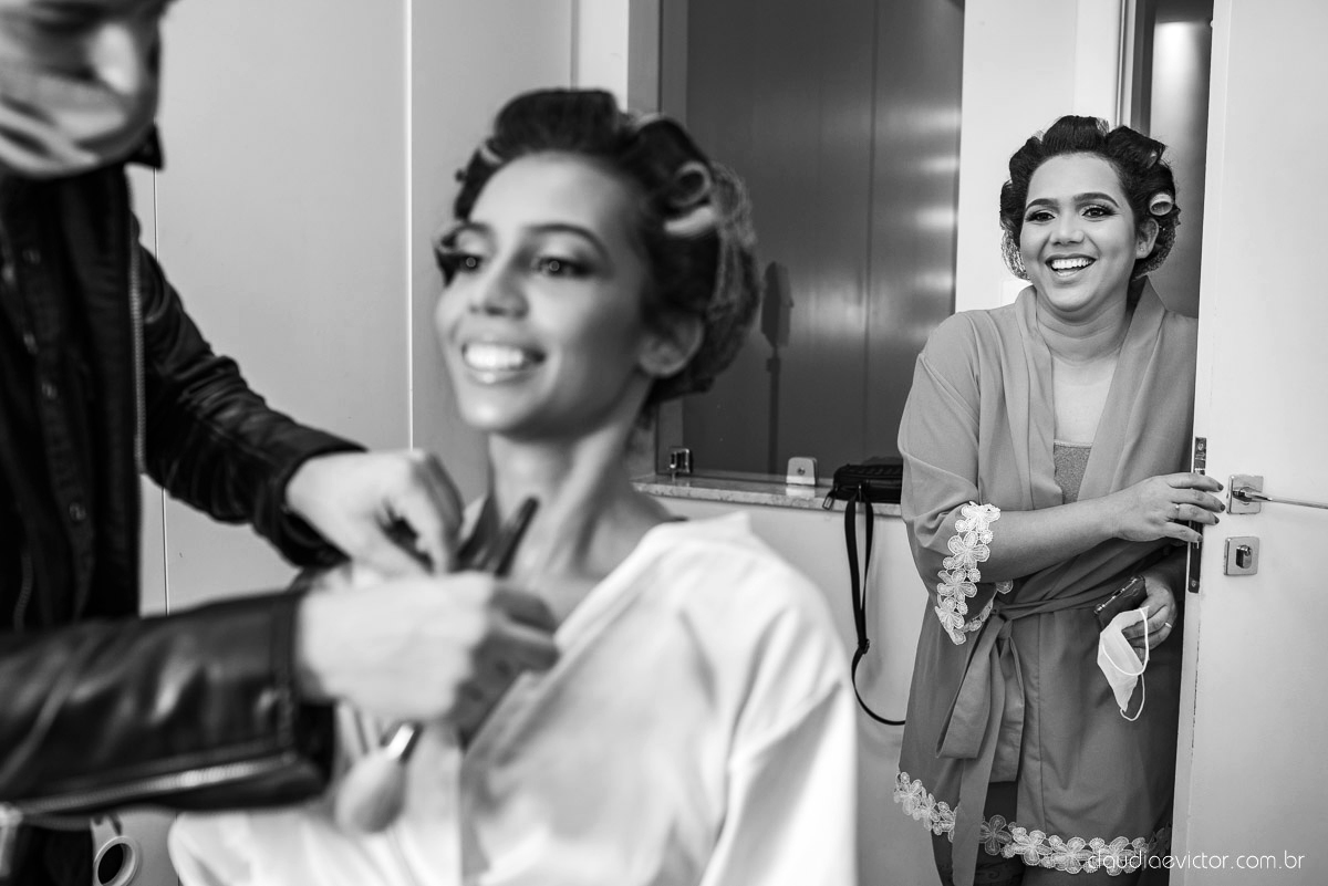 Casamento drive in realizado no Restaurante Ninho da Roxinha Nova Almeida fotógrafos de casamento em vila velha fotógrafos de casamento em vitória fotógrafos de casamento do espirito santo es com noivo noiva mini wedding na pandemia buquê vestido de noiva