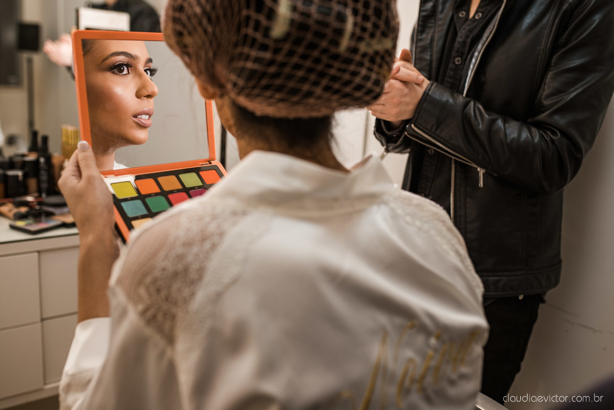Casamento drive in realizado no Restaurante Ninho da Roxinha Nova Almeida fotógrafos de casamento em vila velha fotógrafos de casamento em vitória fotógrafos de casamento do espirito santo es com noivo noiva mini wedding na pandemia buquê vestido de noiva