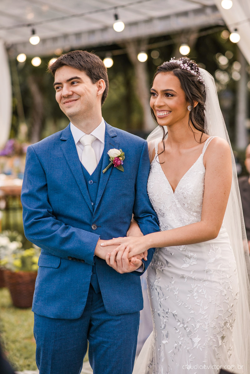 Casamento drive in realizado no Restaurante Ninho da Roxinha Nova Almeida fotógrafos de casamento em vila velha fotógrafos de casamento em vitória fotógrafos de casamento do espirito santo es com noivo noiva mini wedding na pandemia buquê vestido de noiva