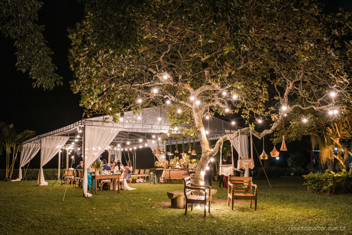 Casamento drive in realizado no Restaurante Ninho da Roxinha Nova Almeida fotógrafos de casamento em vila velha fotógrafos de casamento em vitória fotógrafos de casamento do espirito santo es com noivo noiva mini wedding na pandemia buquê vestido de noiva