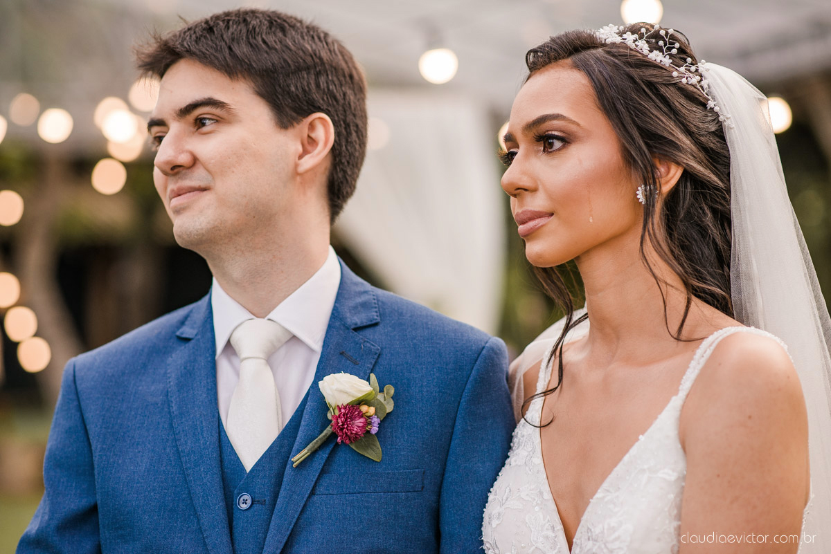 Casamento drive in realizado no Restaurante Ninho da Roxinha Nova Almeida fotógrafos de casamento em vila velha fotógrafos de casamento em vitória fotógrafos de casamento do espirito santo es com noivo noiva mini wedding na pandemia buquê vestido de noiva
