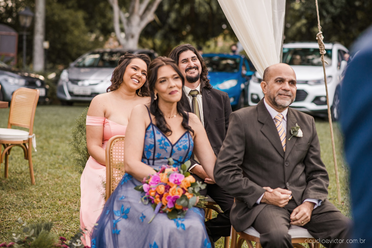 Casamento drive in realizado no Restaurante Ninho da Roxinha Nova Almeida fotógrafos de casamento em vila velha fotógrafos de casamento em vitória fotógrafos de casamento do espirito santo es com noivo noiva mini wedding na pandemia buquê vestido de noiva