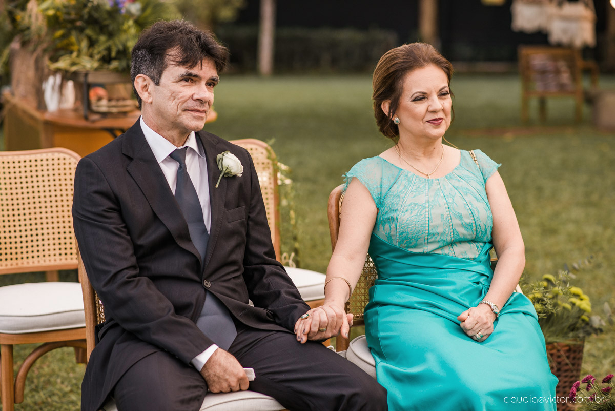 Casamento drive in realizado no Restaurante Ninho da Roxinha Nova Almeida fotógrafos de casamento em vila velha fotógrafos de casamento em vitória fotógrafos de casamento do espirito santo es com noivo noiva mini wedding na pandemia buquê vestido de noiva