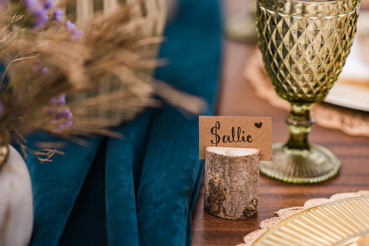 Casamento drive in realizado no Restaurante Ninho da Roxinha Nova Almeida fotógrafos de casamento em vila velha fotógrafos de casamento em vitória fotógrafos de casamento do espirito santo es com noivo noiva mini wedding na pandemia buquê vestido de noiva