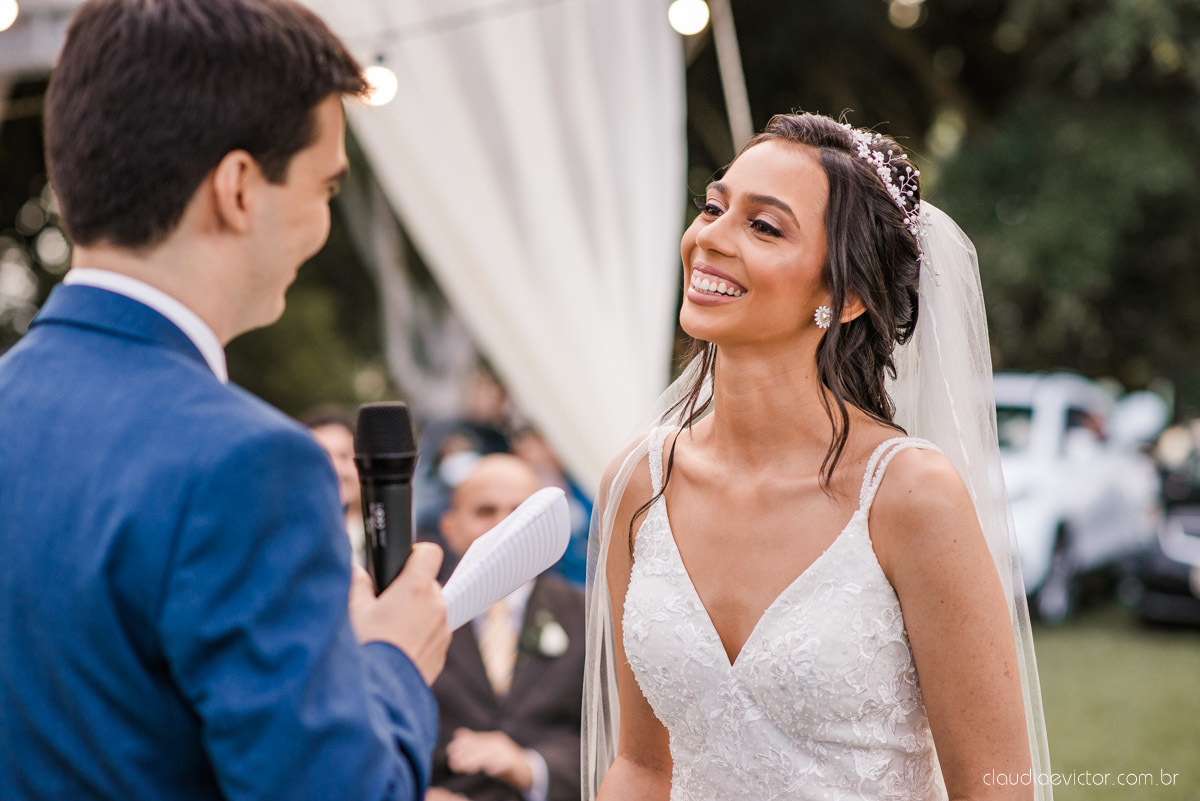 Casamento drive in realizado no Restaurante Ninho da Roxinha Nova Almeida fotógrafos de casamento em vila velha fotógrafos de casamento em vitória fotógrafos de casamento do espirito santo es com noivo noiva mini wedding na pandemia buquê vestido de noiva