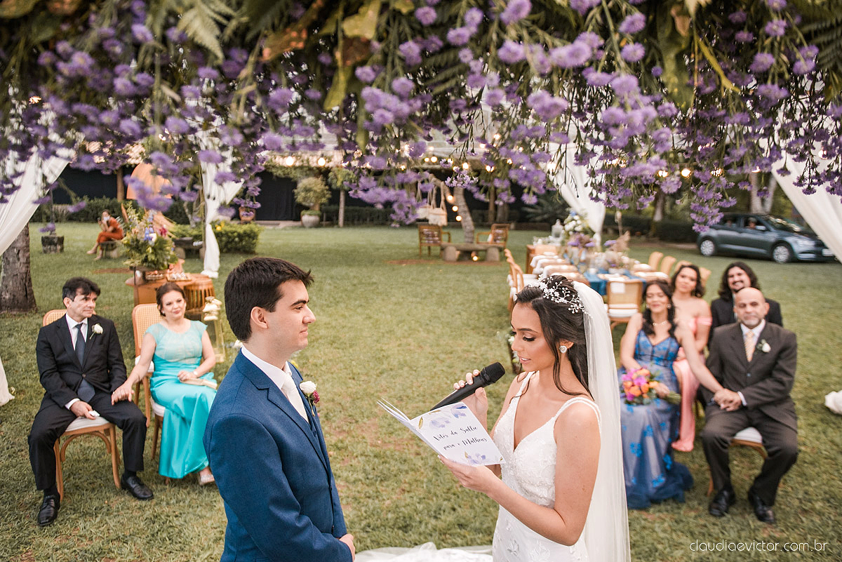 Casamento drive in realizado no Restaurante Ninho da Roxinha Nova Almeida fotógrafos de casamento em vila velha fotógrafos de casamento em vitória fotógrafos de casamento do espirito santo es com noivo noiva mini wedding na pandemia buquê vestido de noiva