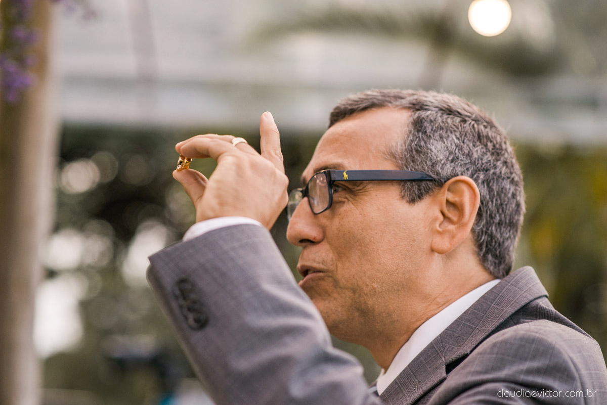 Casamento drive in realizado no Restaurante Ninho da Roxinha Nova Almeida fotógrafos de casamento em vila velha fotógrafos de casamento em vitória fotógrafos de casamento do espirito santo es com noivo noiva mini wedding na pandemia buquê vestido de noiva