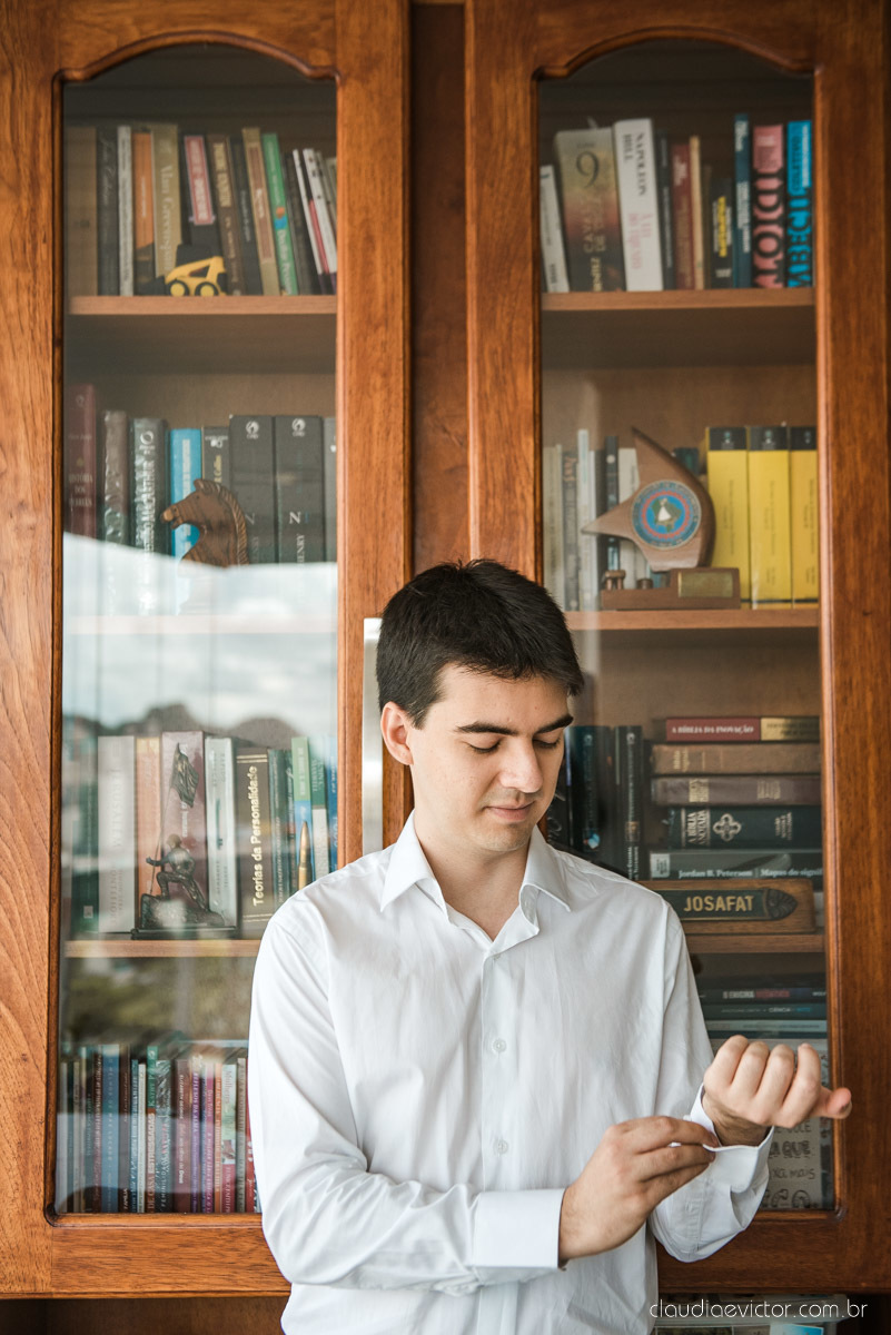 Casamento drive in realizado no Restaurante Ninho da Roxinha Nova Almeida fotógrafos de casamento em vila velha fotógrafos de casamento em vitória fotógrafos de casamento do espirito santo es com noivo noiva mini wedding na pandemia buquê vestido de noiva