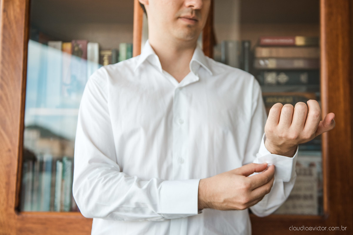 Casamento drive in realizado no Restaurante Ninho da Roxinha Nova Almeida fotógrafos de casamento em vila velha fotógrafos de casamento em vitória fotógrafos de casamento do espirito santo es com noivo noiva mini wedding na pandemia buquê vestido de noiva