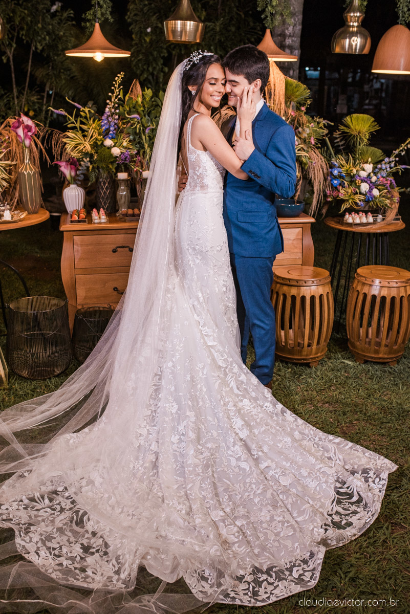 Casamento drive in realizado no Restaurante Ninho da Roxinha Nova Almeida fotógrafos de casamento em vila velha fotógrafos de casamento em vitória fotógrafos de casamento do espirito santo es com noivo noiva mini wedding na pandemia buquê vestido de noiva