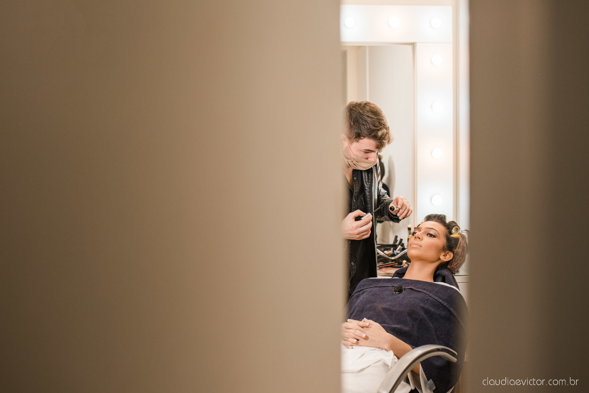 Casamento drive in realizado no Restaurante Ninho da Roxinha Nova Almeida fotógrafos de casamento em vila velha fotógrafos de casamento em vitória fotógrafos de casamento do espirito santo es com noivo noiva mini wedding na pandemia buquê vestido de noiva